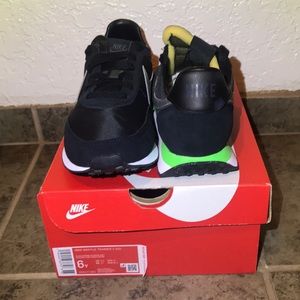 NWT Nike Waffle Trainer 2